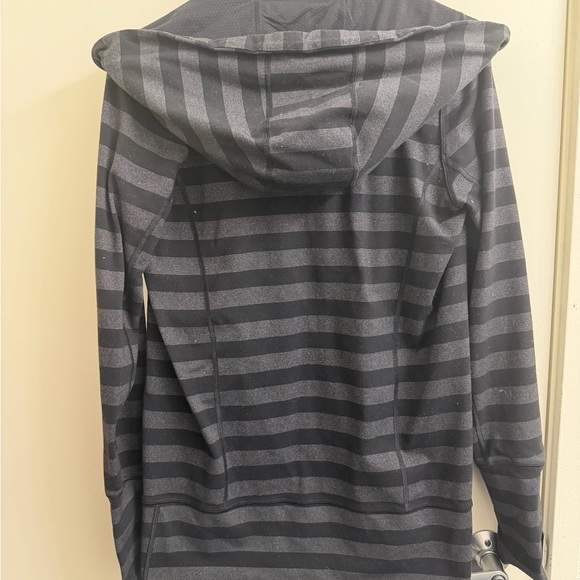 Lululemon Scuba size 4 - Picture 2 of 3